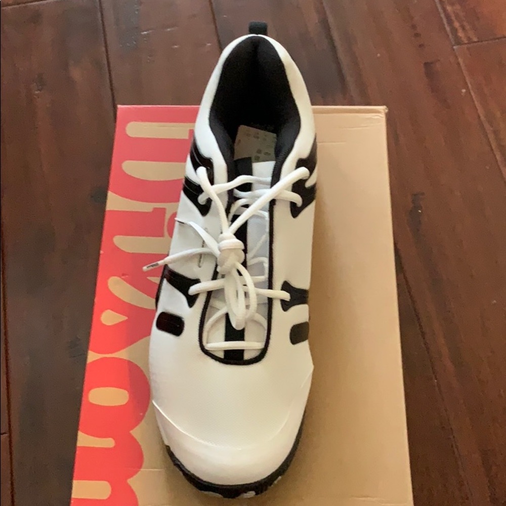 New Men’s Wilson Tennis shoes size 10.5